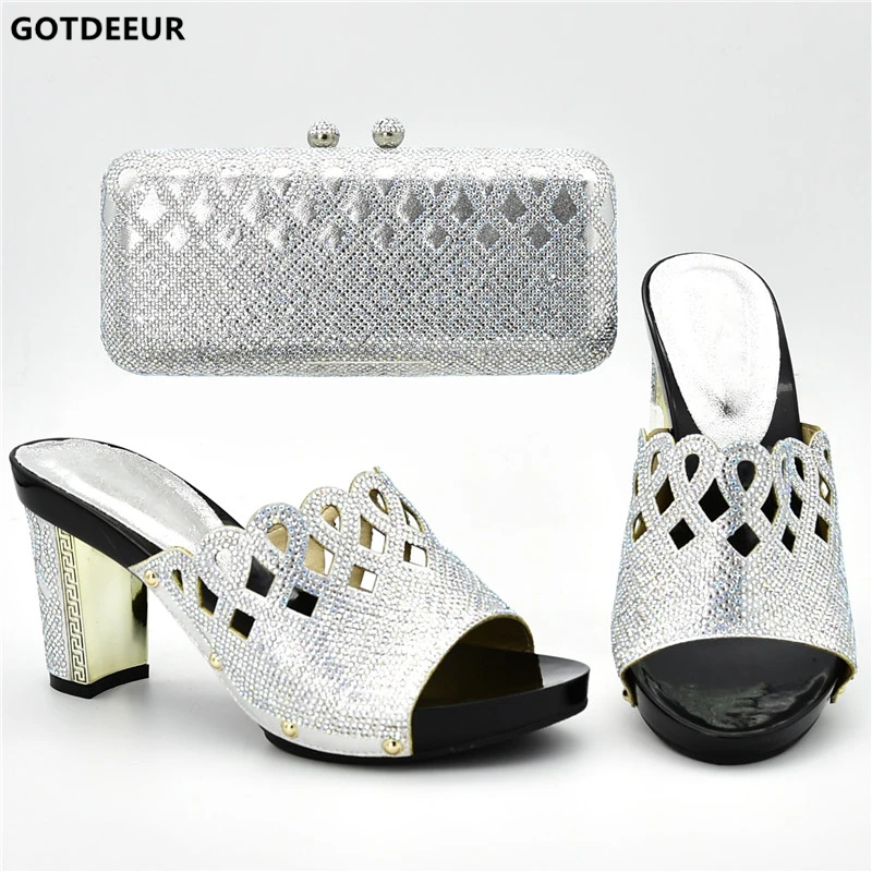 Новейшая итальянская обувь и сумочка в комплекте комплект из туфель сумочки