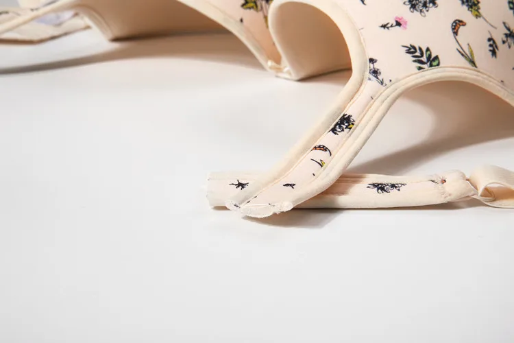 Для женщин балконет Full Figure Underwire слегка выстроились с цветочным принтом гладкой Контурный бюстгальтер
