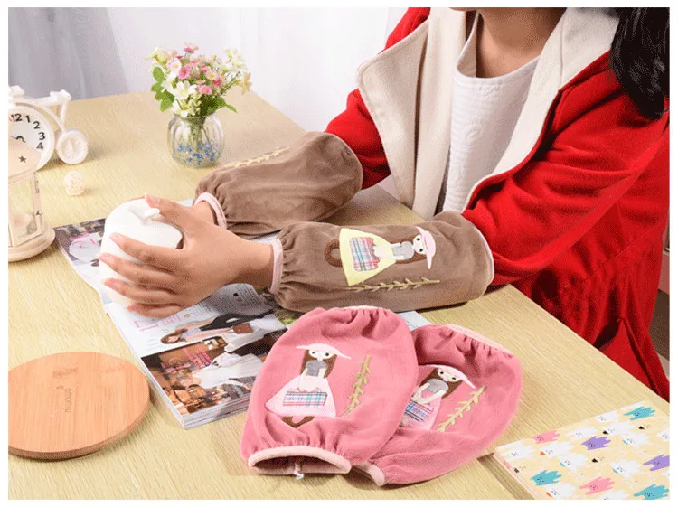 

1Pair Cartoon Girl Oversleeve Flannelette Winter Coats Dustproof Sleeve Cuff Oversleeves Home Cleaning Tools Accessories ND 015