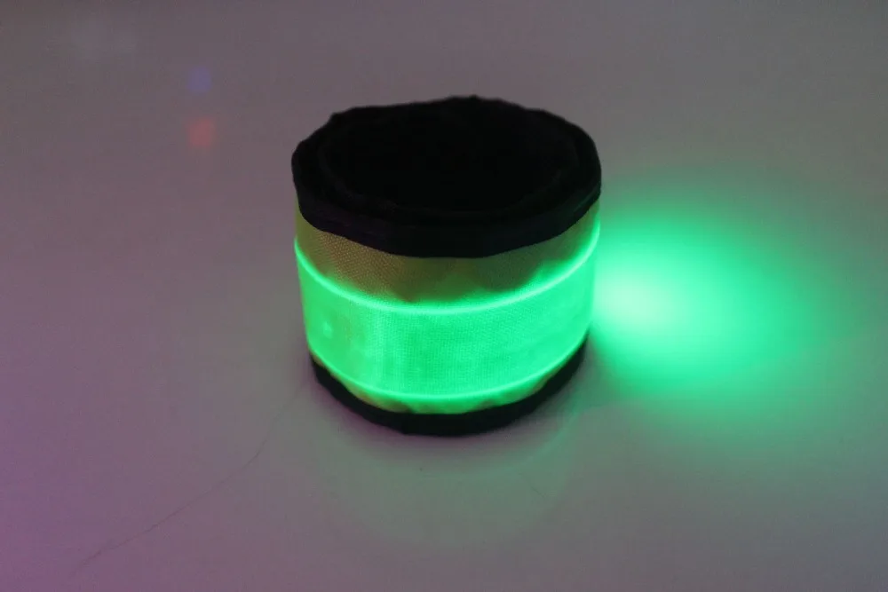 100 шт./лот из светодиодов мигающий подсветкой светоотражающие пощечину оснастку