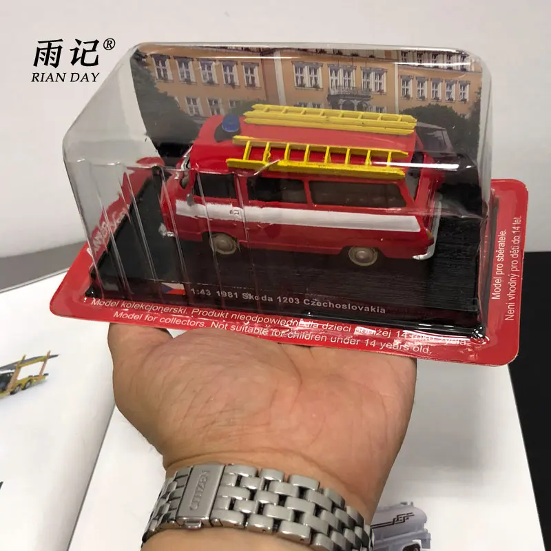 Чешские весы AMER 1/43 SKODA 1203 чехословская пожарная машина литой металлический