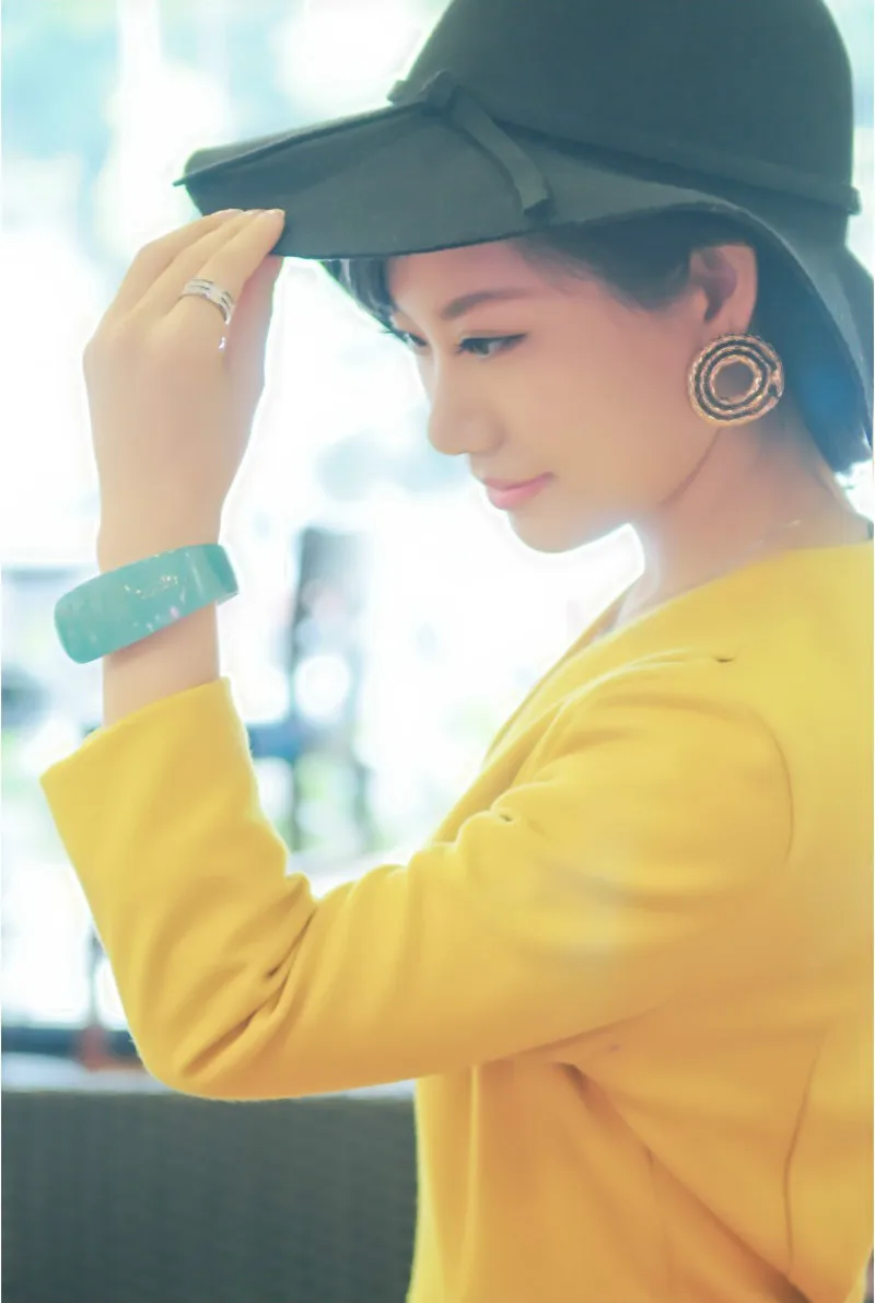 Модные 2017 женские подарочные светодиодные часы овальный красный свет дисплей