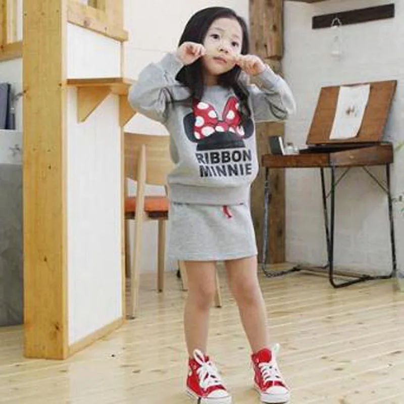 Милый комплект одежды для маленьких девочек 2017 г. Осенняя детская футболка + юбка