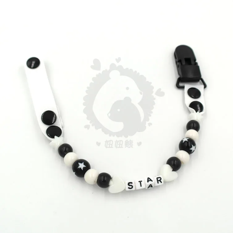 Зажим для соски с бусинами и надписью сделай сам |