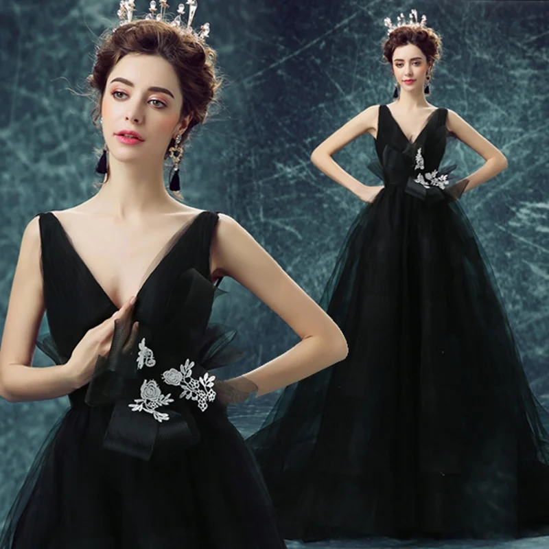 Женское вечернее платье черное для выпускного бала с треугольным вырезом и