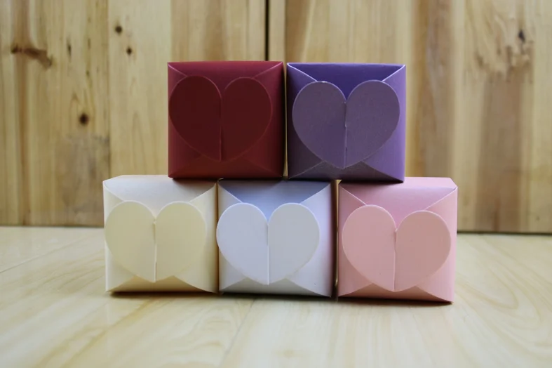 100 шт. белый/красный/розовый/бежевый/фиолетовый стиль сердца Квадратные