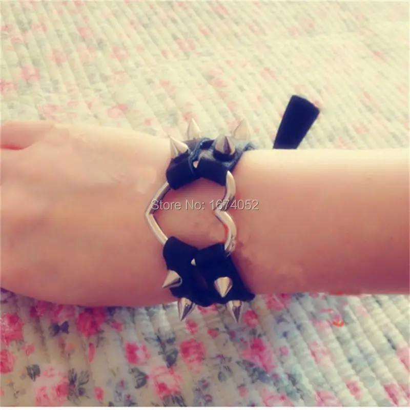 Браслет ручной работы в стиле панк рок со шнуровкой и шипами форме сердца|handcuff