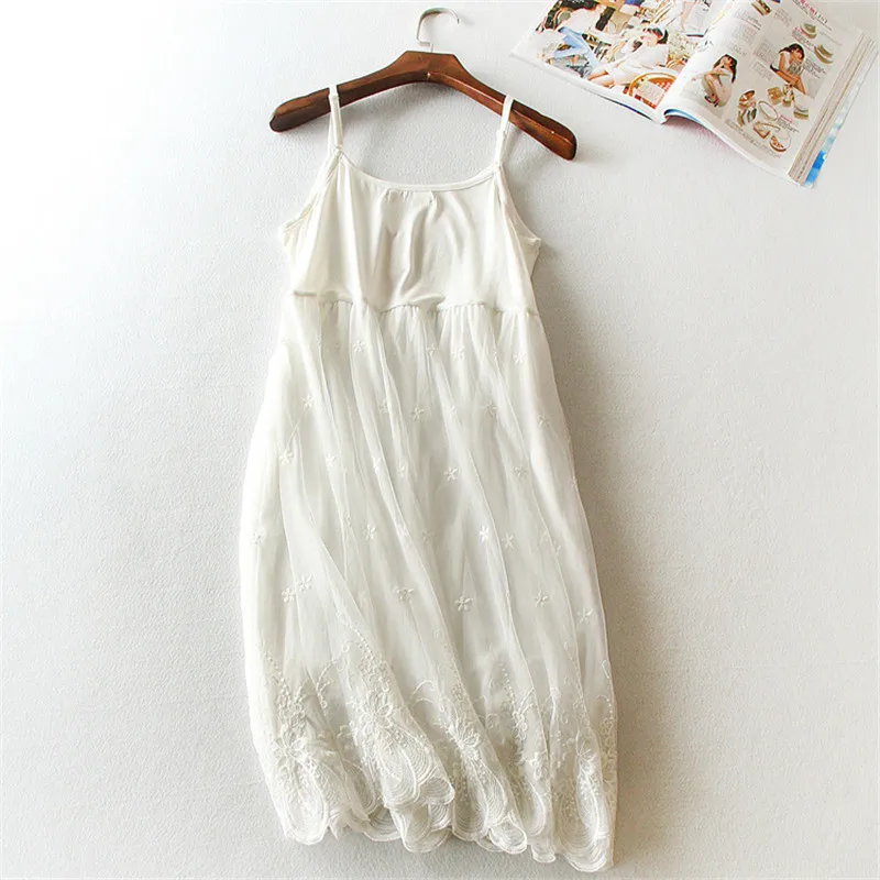 Женское Сетчатое платье на тонких бретельках базовое с кружевной вышивкой весну