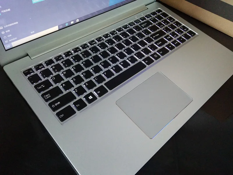 15 6-дюймовый ноутбук с клавиатурой 1920*1080 Full-HD экраном системой Win10 8 ГБ ОЗУ 256 SSD -