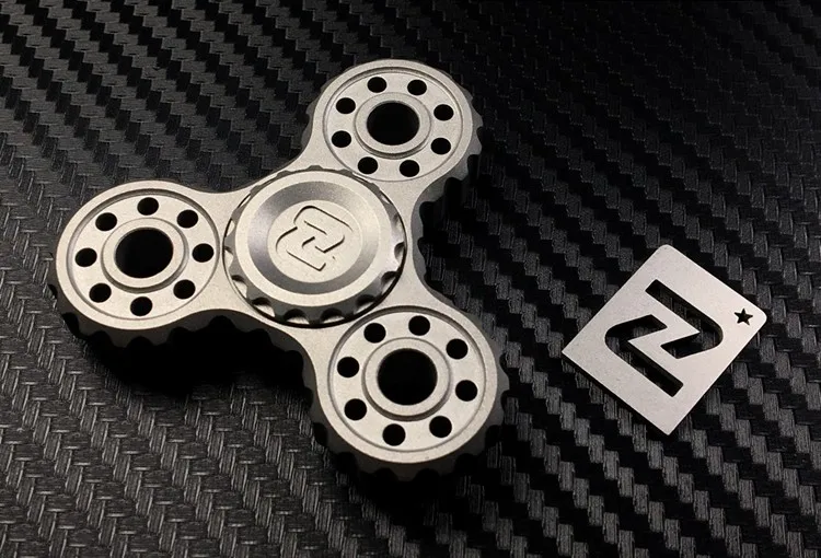 Три листа Волшебные зубы ручной Спиннер высокого качества Металл EDC Fidget Tri Spinner