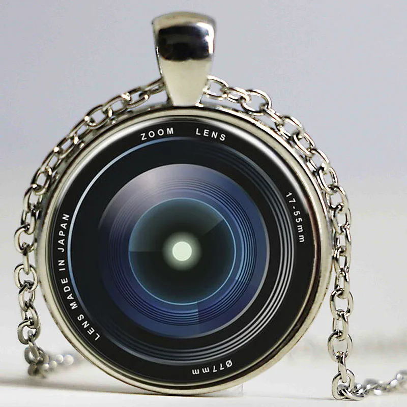 Ожерелье с подвеской в виде камеры линзой серебристого цвета | Украшения и