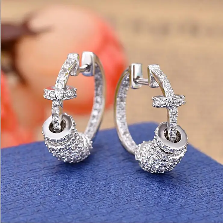 Женские круглые серьги клипсы серебристого цвета элегантные с инкрустацией из