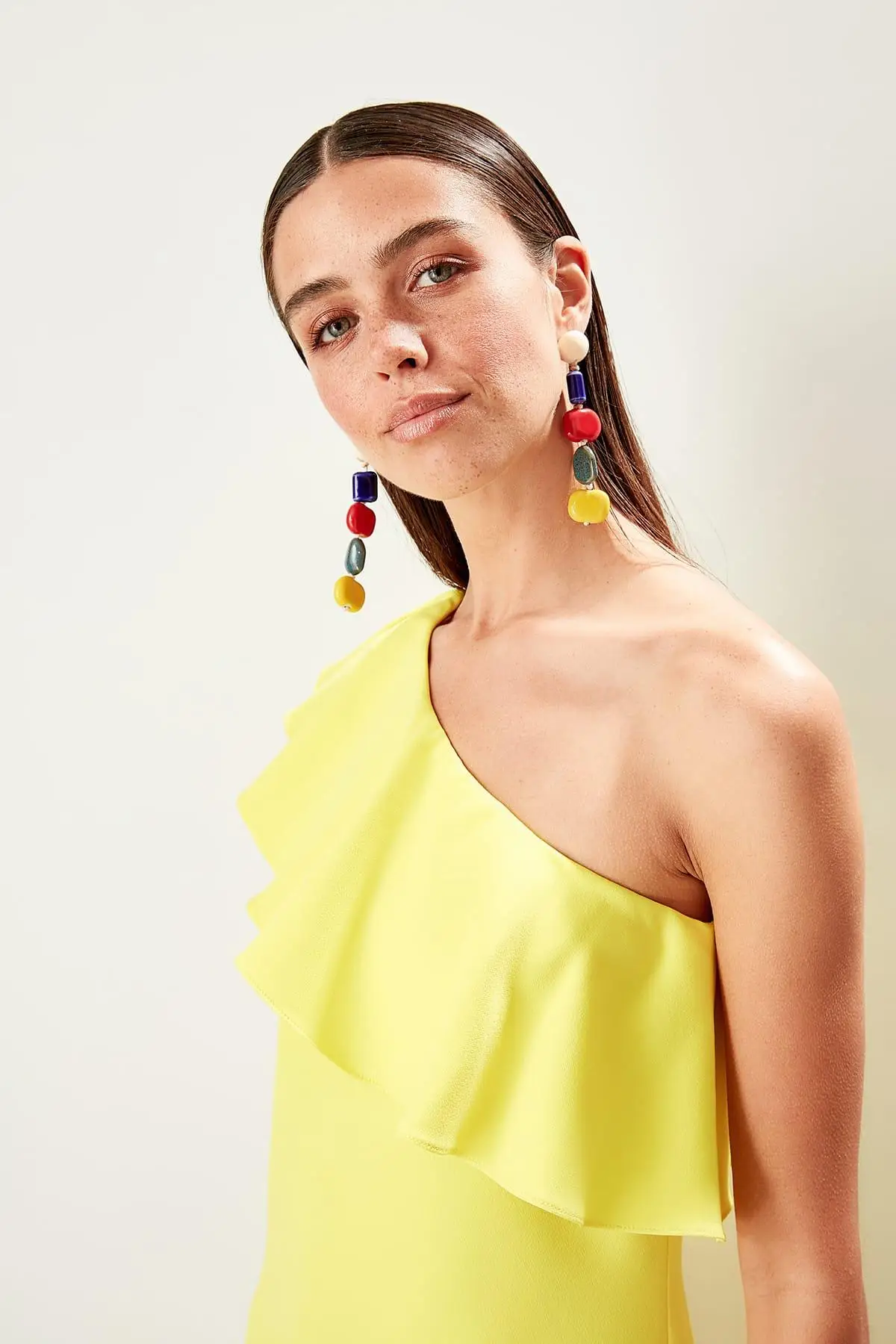 Trendyol желтое платье с оборками и одним рукавом TWOSS19LJ0150 | Женская одежда
