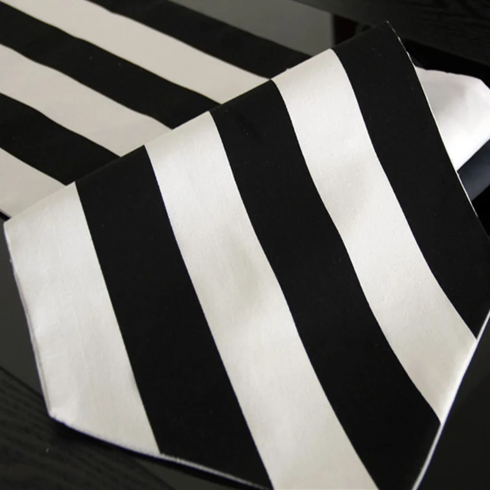 

1pcs Modern Striped Pattern Table Runner Table Cloth Black & White Geometric Table Topper Hotel Bed Runner Home Wedding Decor