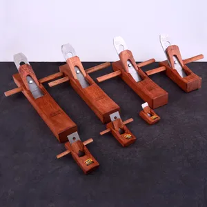 Строгальный станок для обработки дерева