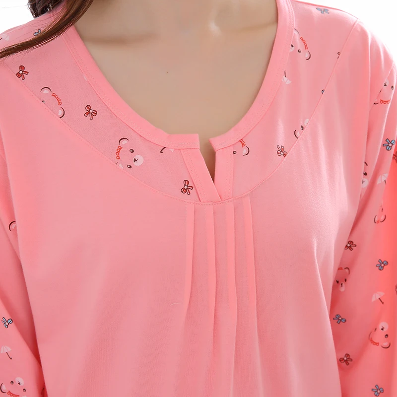 Пижамный комплект женский с V образным вырезом из 2 предметов мультяшным принтом