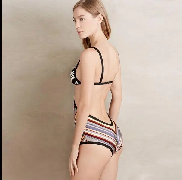 2018 новый спортивный цельный купальник женский соревновательный в полоску с