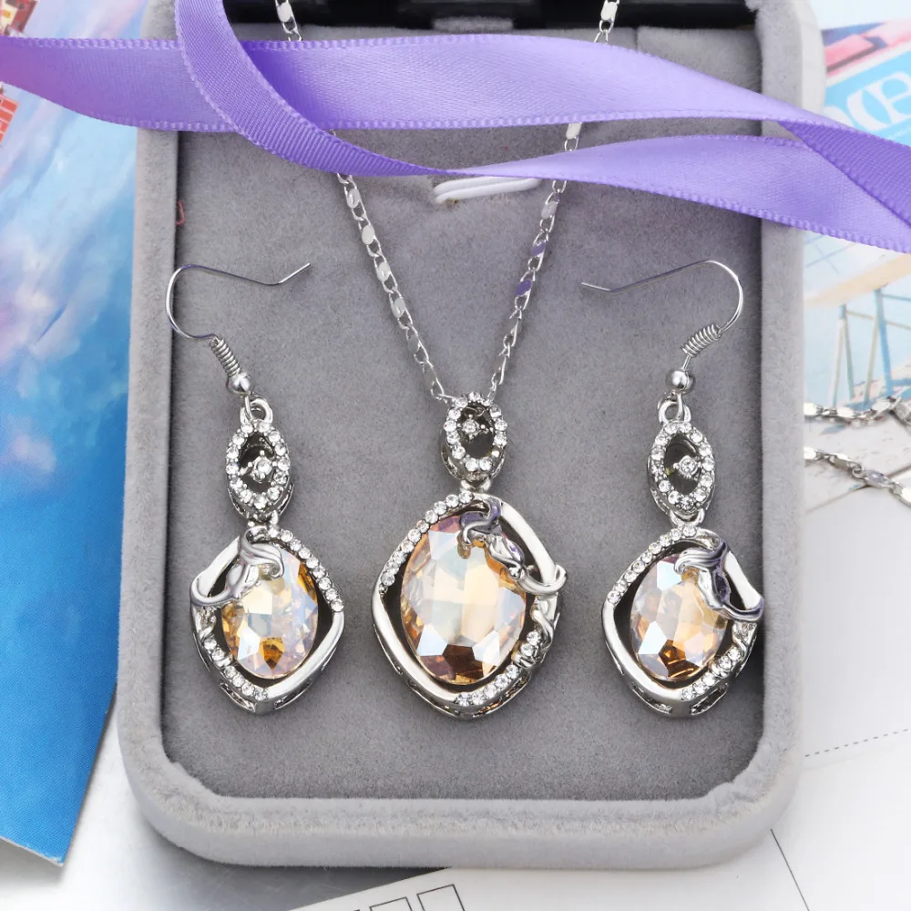 Комплект свадебных украшений с фианитами в виде капли воды | Украшения и