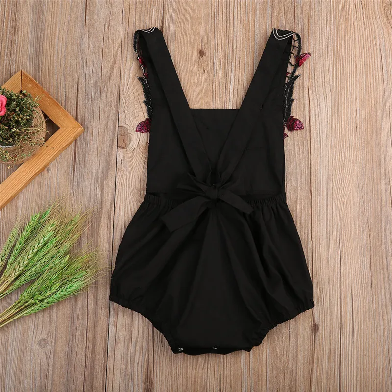 Летний стильный комбинезон для новорожденных девочек однотонный без рукавов с