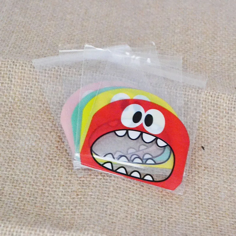 Фото 50Pcs/lot 7*7cm Cute Monster Sharp teeth Self-adhesive Gift Bags Wedding Birthday Party Cookie Packaging for Biscuits Candy Дом и сад 50Pcs/lot 7*7cm Cute Monster Sharp teeth Self-adhesive Gift Bags Wedding Birthday Party Cookie Packaging for Biscuits Candy Дом и сад