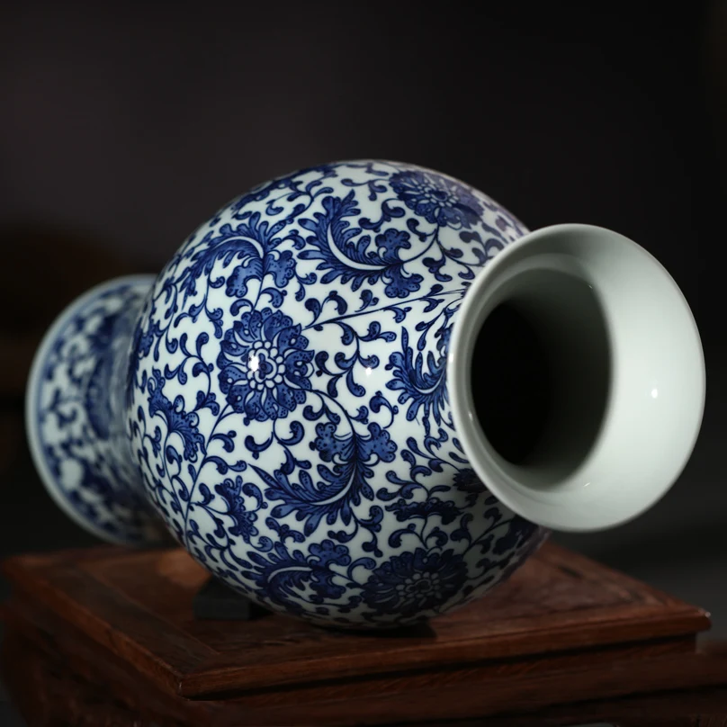 

Jingdezhen Blue And White Ceramic Vase Ornaments Hand-painted Feather Pattern Antique Porcelain Chinese Living Table Decoration