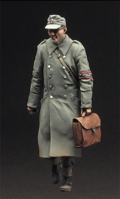 

1/35 Resin Figure Model Kit German POW, 1944-45 075 Unassembled unpainted Top