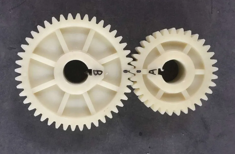 Электрическая соковыжималка оранжевого цвета все запчасти шестерня для