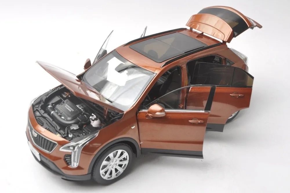 1:18 Модель литья под давлением для GM Cadillac XT4 оранжевый внедорожник 2018 игрушечный