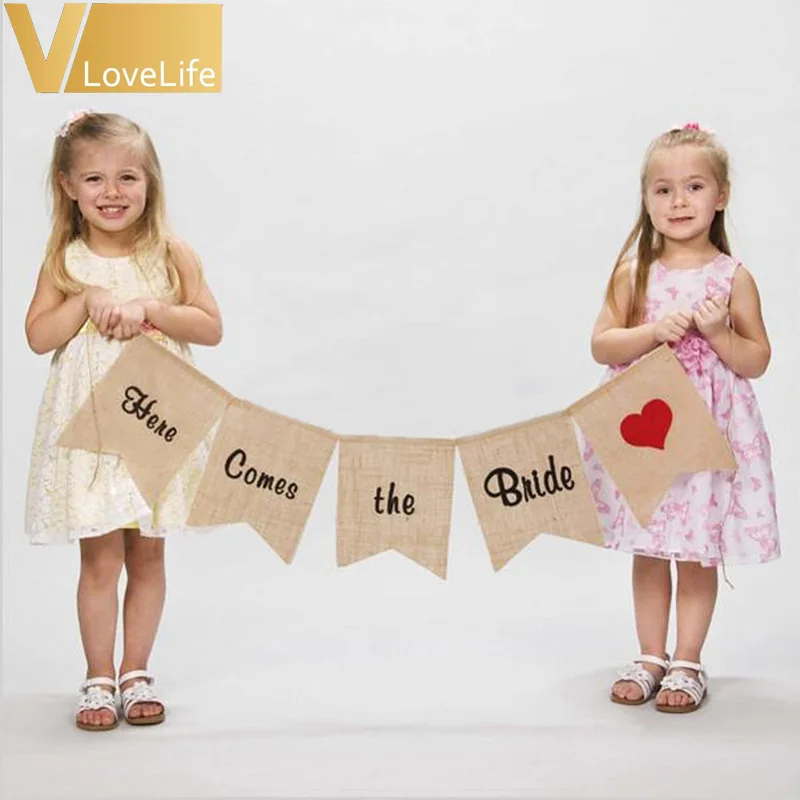 Знак здесь приходит Невеста баннер из мешковины гирлянда лента винтажный