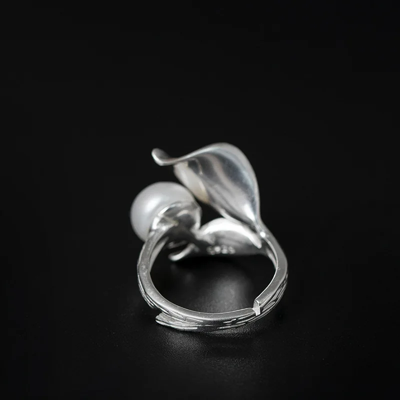 Кольцо женское из серебра 925 пробы с пресноводным жемчугом