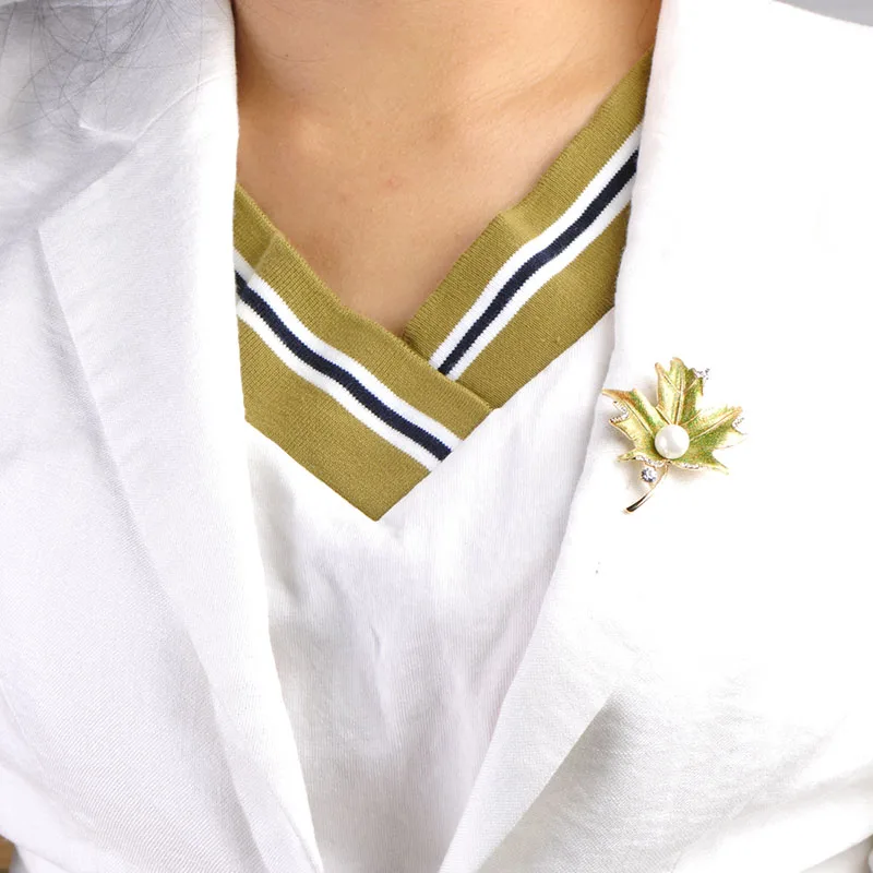 Новый Maple Leaf Брошь Золотой Порошок Эмаль Покрытием Высокого Имитация Pearl Броши