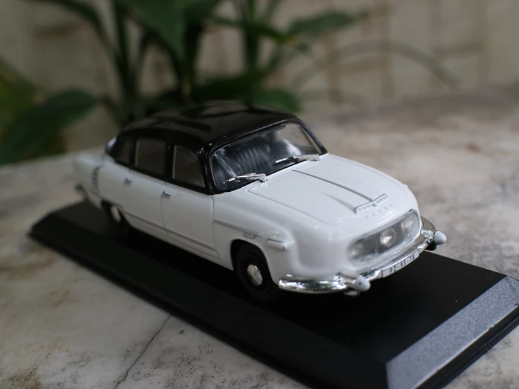 1:43 модели легкосплавных автомобилей классический автомобиль с высокой