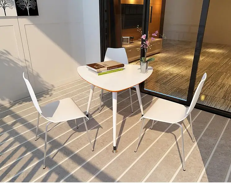 Стол переговоров. Стойка регистрации и сочетание стульев. с белым рисунком |