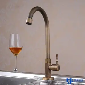 Античный кухонный кран из матовой латуни