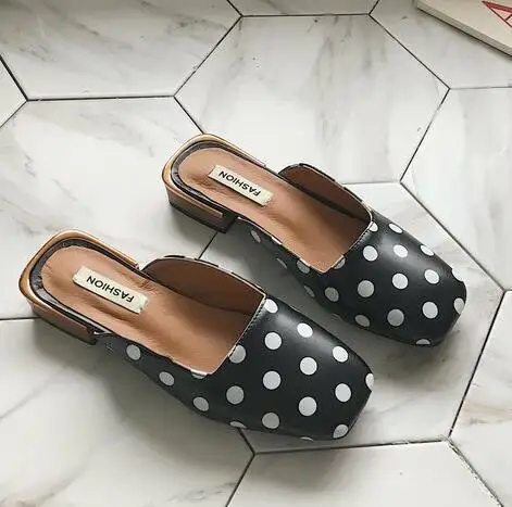 black Женская обувь; шлепанцы без задника в горошек; zapatos mujer; коллекция года; сезон лето; модные шлепанцы с квадратным носком; тапочки с закрытым носком; лоферы; цвет черный, белый - Цвет: black