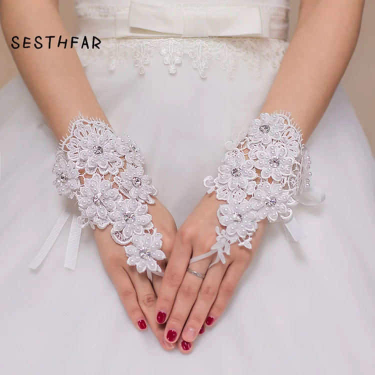 

2019 Custom Made Bridal Gloves Fabulous pearl Diamond Flower Glove Hollow Wedding Dress Accessories