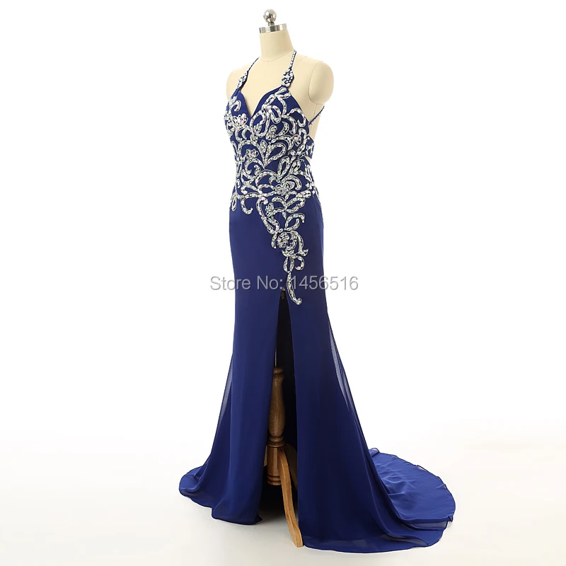 Привлекательное трапециевидное платье с лямкой на шее и аппликацией из бисера