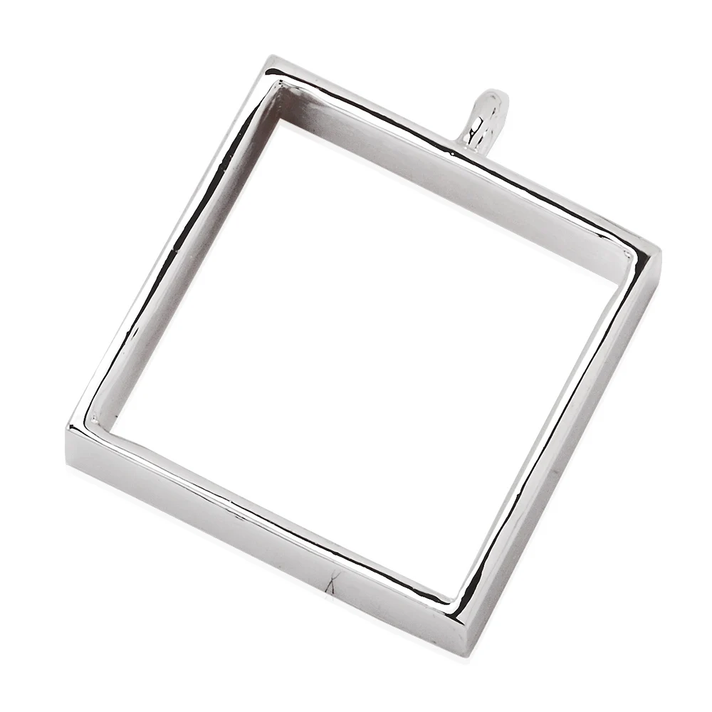 Квадратная подвеска в виде серебристого прессованного цветка с открытой спинкой