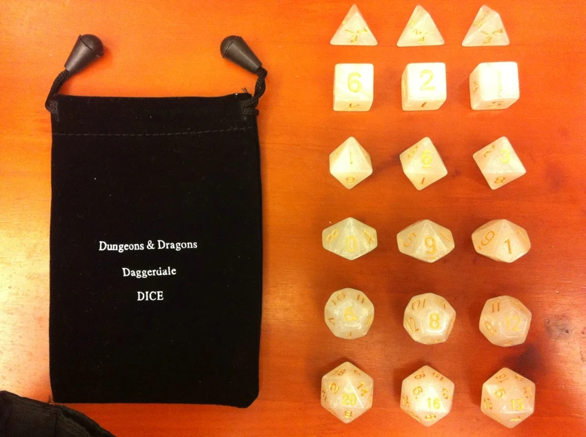 

DND [18 Symphony suite dice]collection of treasures, gifts, furnishings and accessories, plastic parts, plastic toys