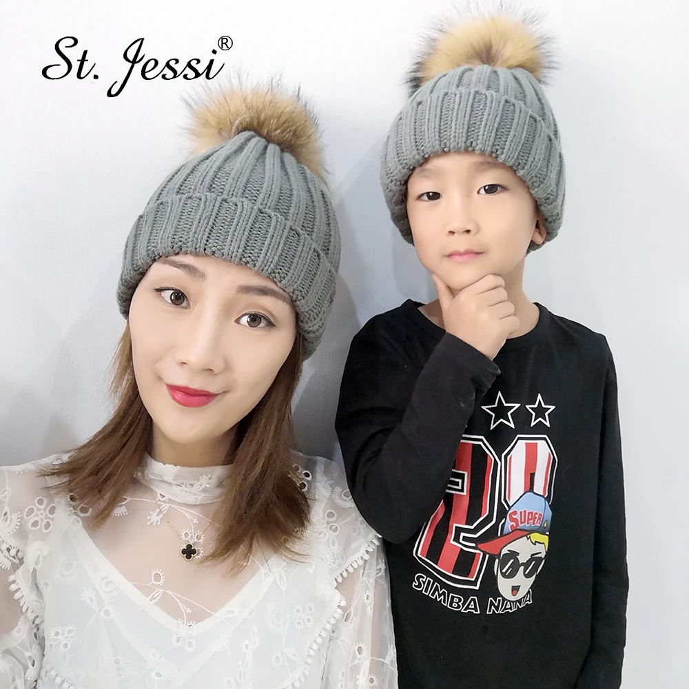 ST. Jessi/комплекты шапок с натуральным мехом для мамы и ребенка, для родителей и ребенка, вязаные пушистые Меховые помпоны, милые детские вязаные шапочки
