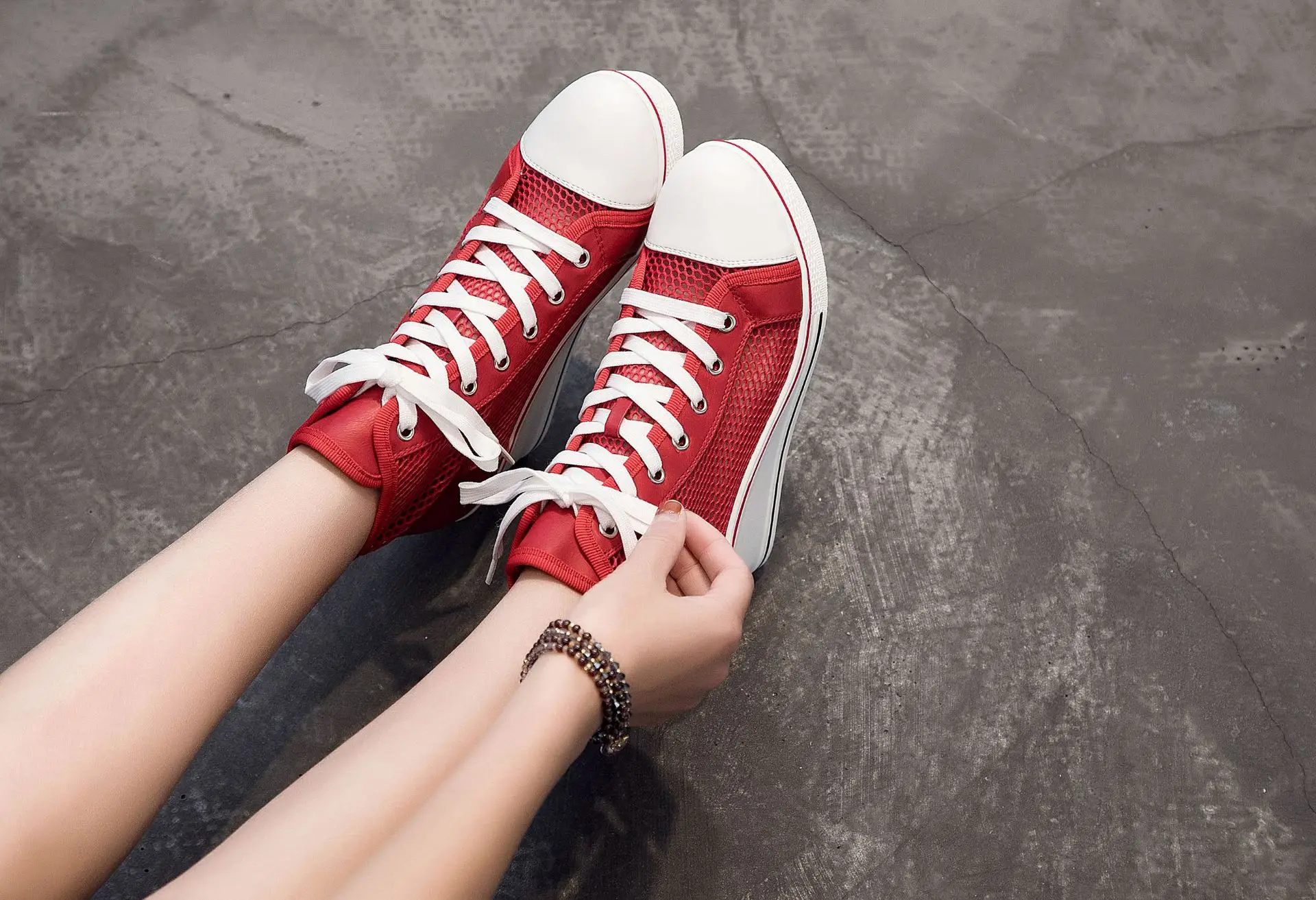 Женские кроссовки из сетчатого материала на танкетке повседневные парусиновые