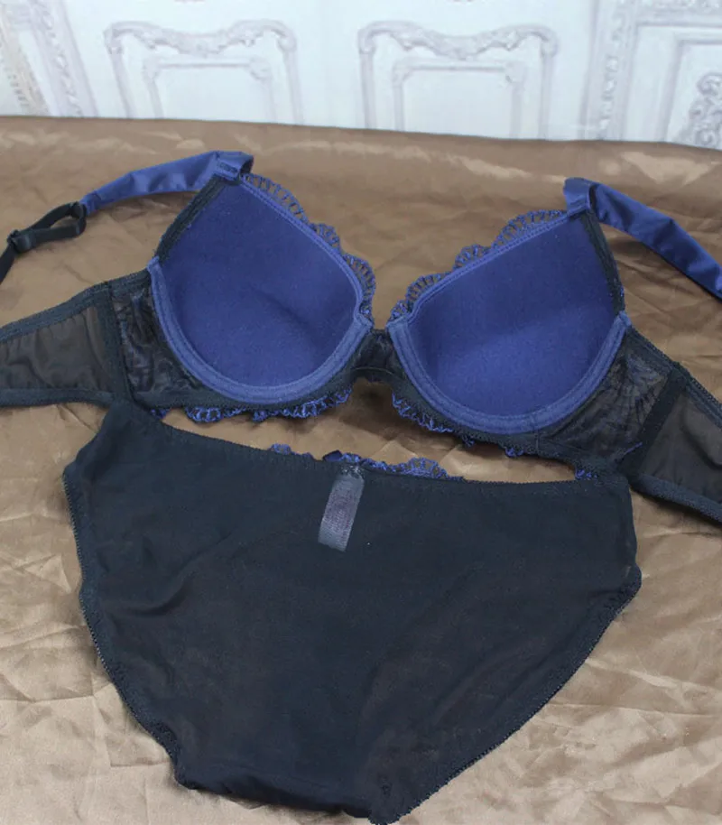 Комплект женского нижнего белья с чашками пуш ап и цветочной вышивкой|seamless bra set|bra