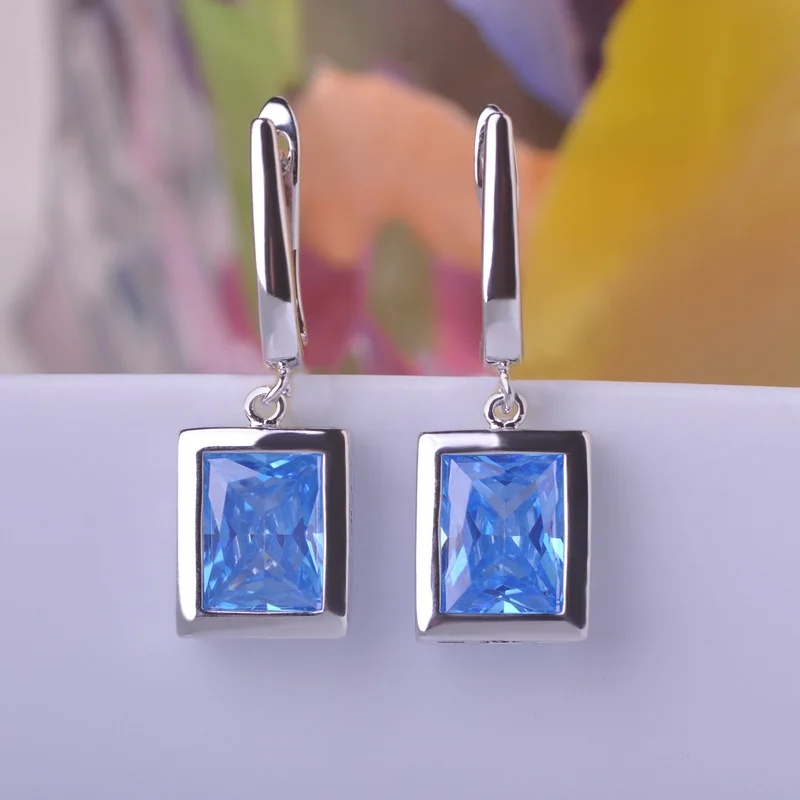 Женские квадратные серьги гвоздики Blucome медные с инкрустацией из фианита