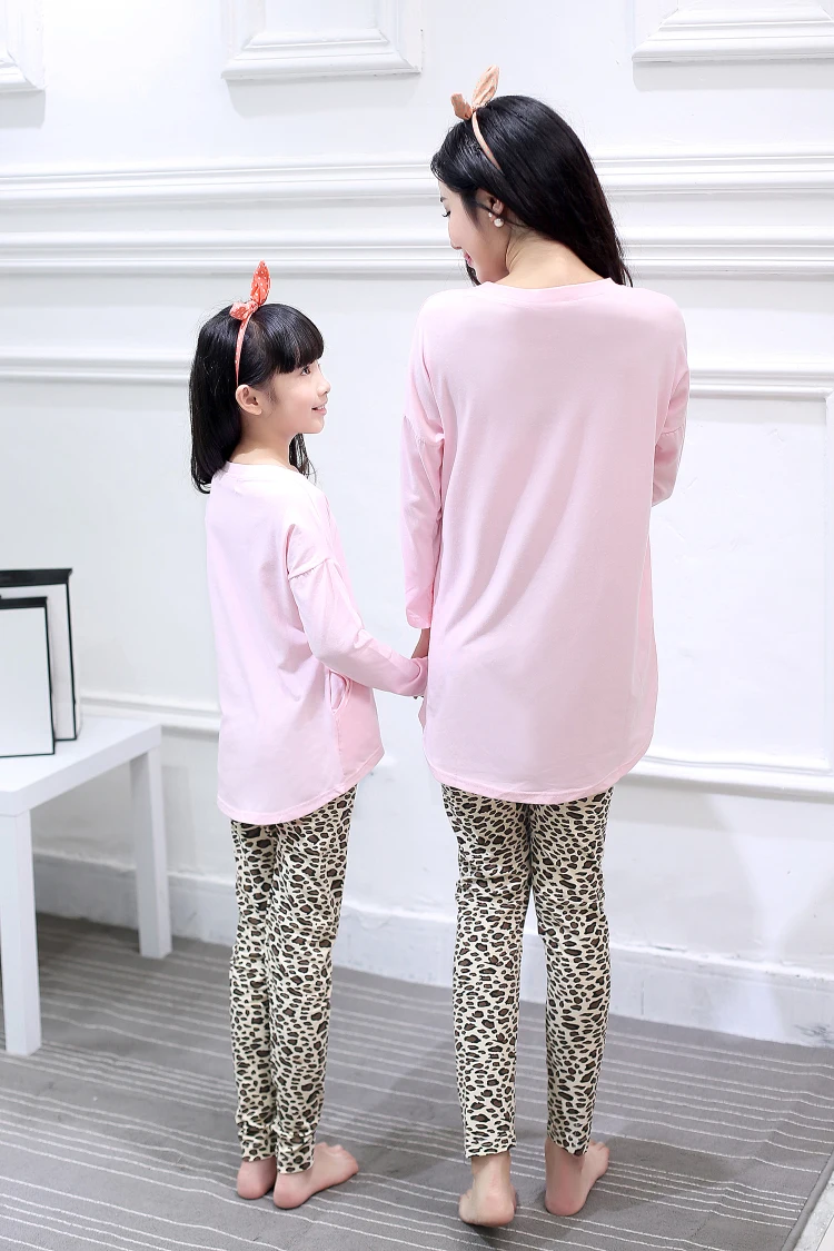 

Mother Daughter Pajamas Suits Animal Butterfly Mommy and Me Sleepwear Cotton Long Sleeve Sets Girl Clothes+pants Sleepwear Pink
