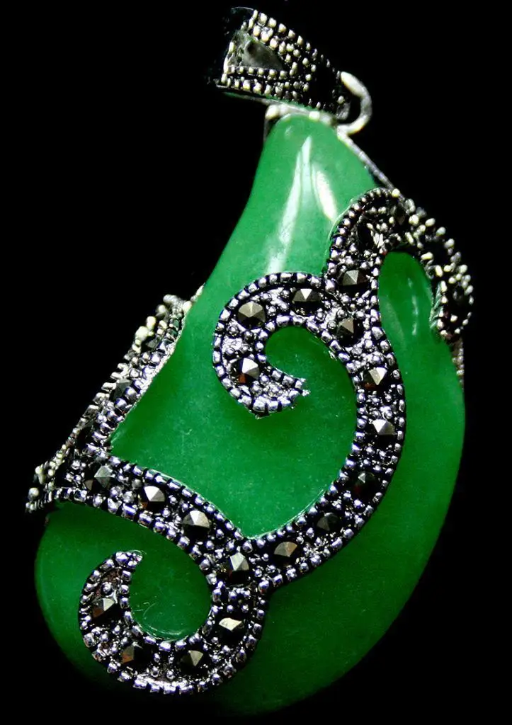 

UNIQUE DESIGNED VINTAGE 925 SILVER 30x20MM GREEN JADE MARCASITE PENDANT