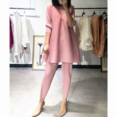 Miyake Однотонная футболка с круглым вырезом три четверти и широкие брюки костюм в