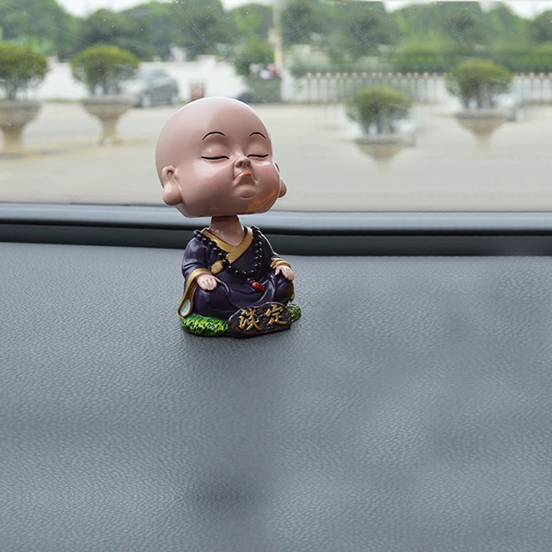 Маленький монах потряхивает головой украшения творческие изделия для салона