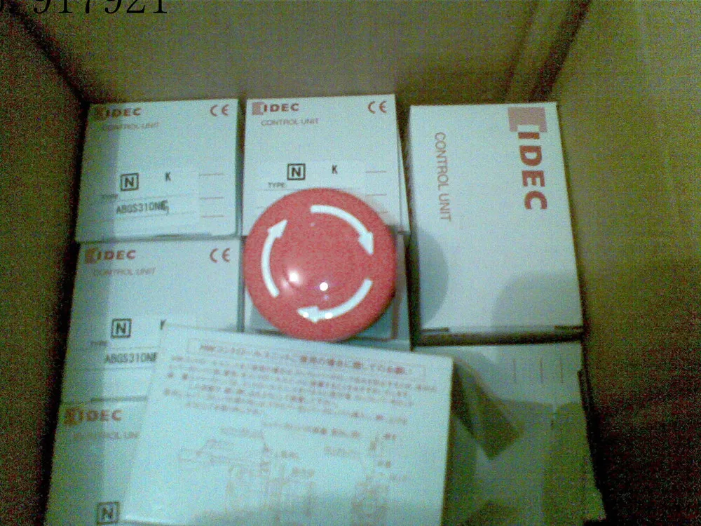 

[ZOB] Izumi switch 25mm series rotary press lock reset type AVS3310N * --3pcs/lot