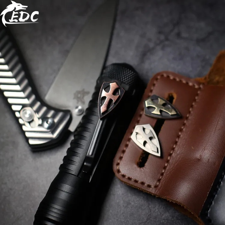 A106 EDC Crusade с винтовым щитком титановый сплав фиолетовая медь латунь фонарик зажим
