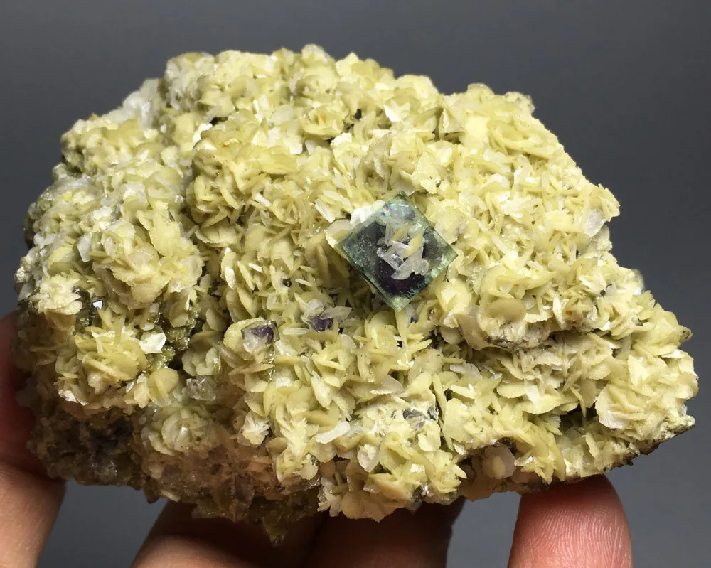 

235 г натуральный кубический флюорит и кальцит, кварцевый кристалл, кластер минералов, образцы кристаллов, лечебные камни